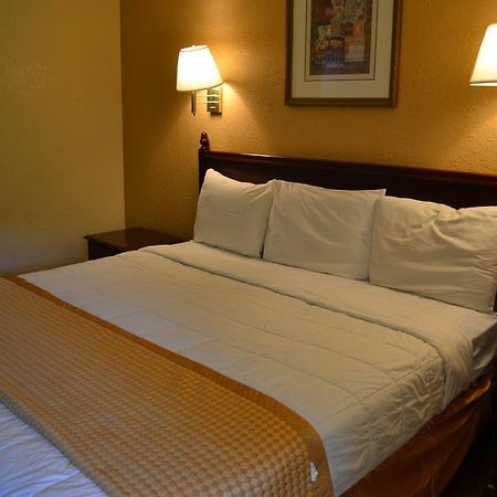 Americas Best Value Inn Smithfield Extérieur photo