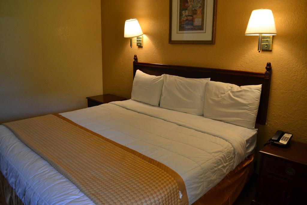 Americas Best Value Inn Smithfield Extérieur photo