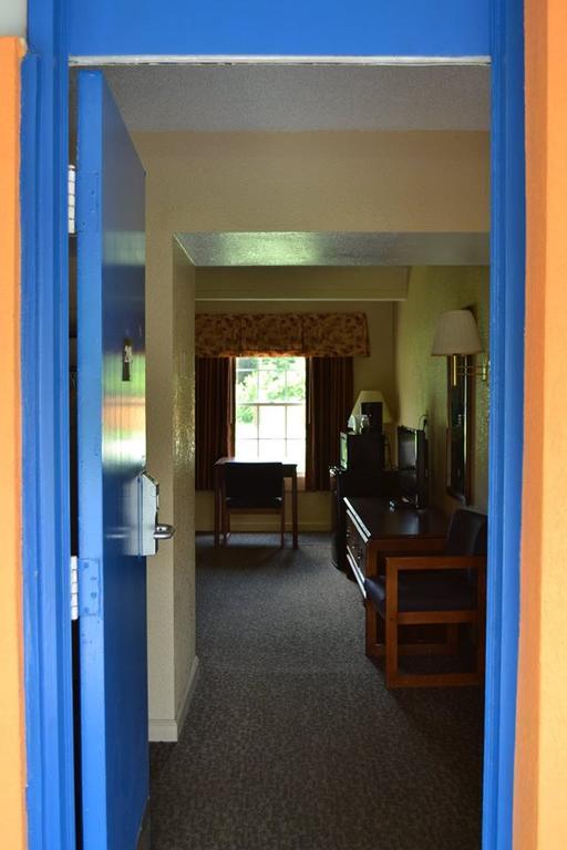 Americas Best Value Inn Smithfield Extérieur photo